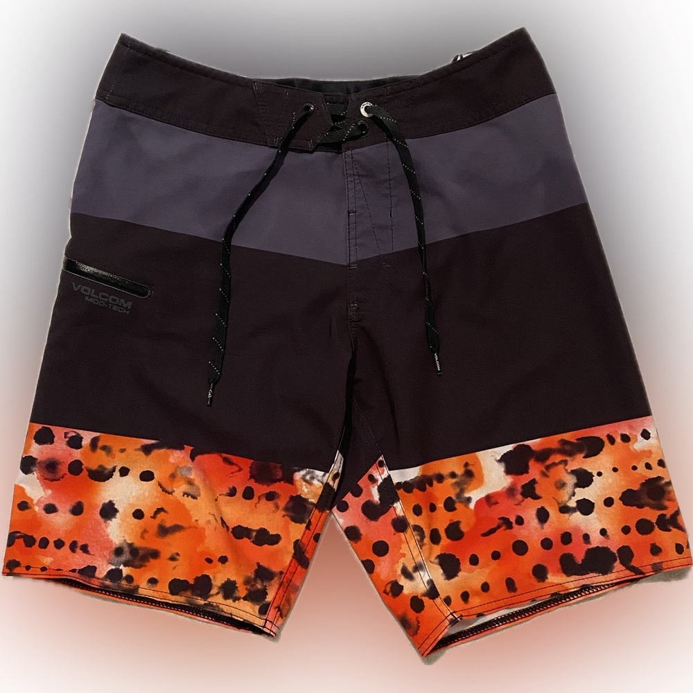 Volcom Mod-tech board shorts, size 29, good condition
